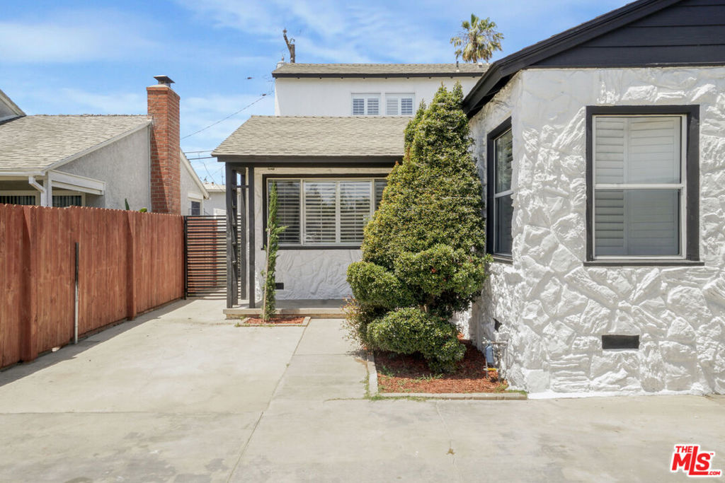 11703 Atkinson Avenue