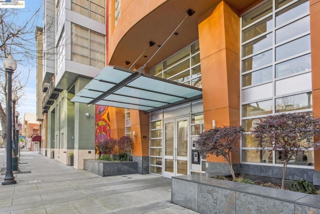 Photo of 585 9th St #422, Oakland, CA 94607 (MLS # 41116903)