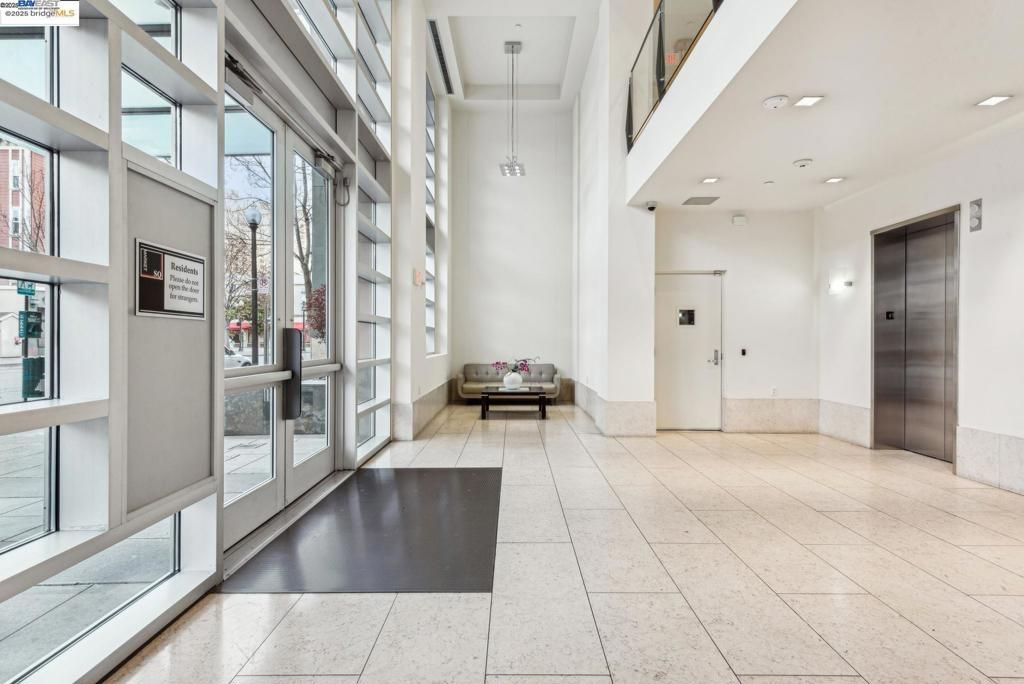 Photo of 585 9th St #422, Oakland, CA 94607 (MLS # 41116903)