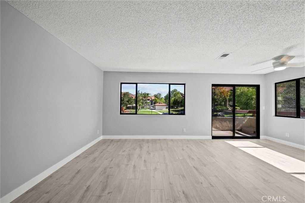 Photo of 27949 Tyler Ln #355, Canyon Country, CA 91387 (MLS # SR26083931)