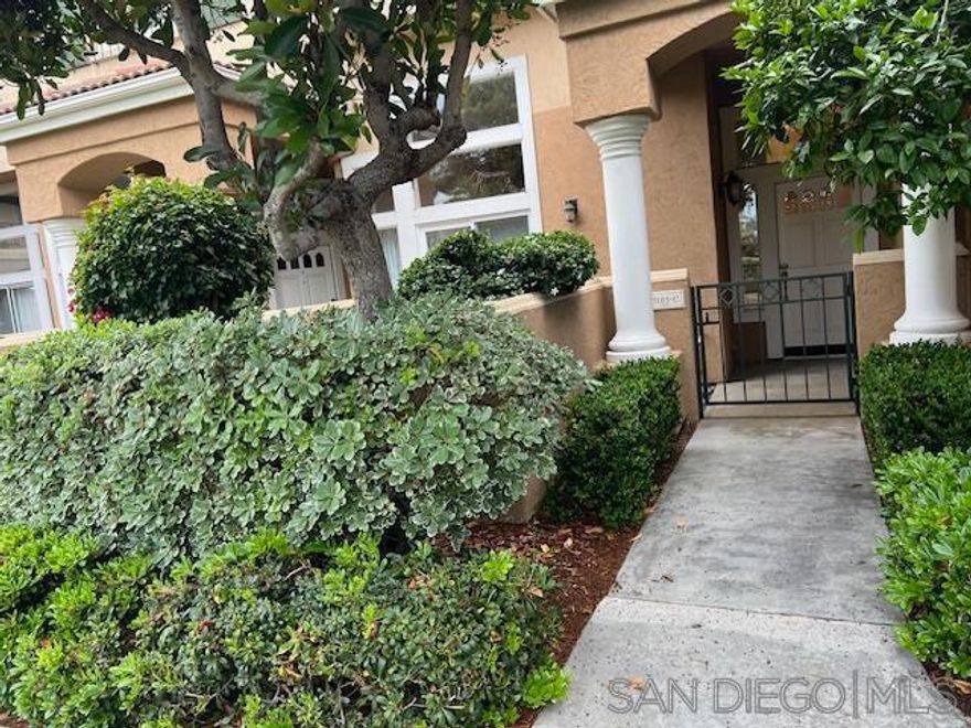 $4,200 / 2br - 1435sqft - * Townhome Tri level 2BD/2.5Ba, 2 car attached garage, 92122 UCSD/UTC* (UTC/UCSD)  Tri Level Townhome located in the coveted Renaissance of 92122  - 2 bedrooms, 2.5 bathrooms, 2 car attached garage, plenty of guest parking - spacious private enclosed patio with lush trees/plants - hardwood floors, washer/dryer, dishwasher, refrigerator, gas stovetop - private balcony off kitchen/dining nook - community pool/jacuzzi - close to transits, UCSD, walking distance to UTC and restaurants/cafes  - NO pets