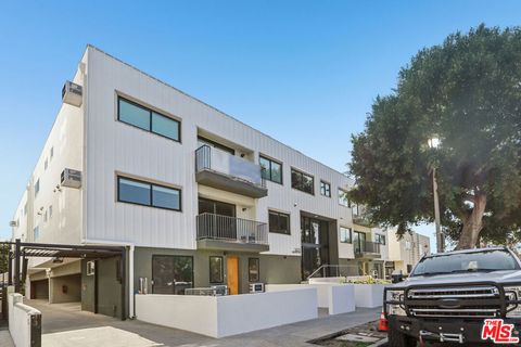 Photo of 1422 Tamarind Avenue, Los Angeles, CA 90028 (MLS # 26720749)