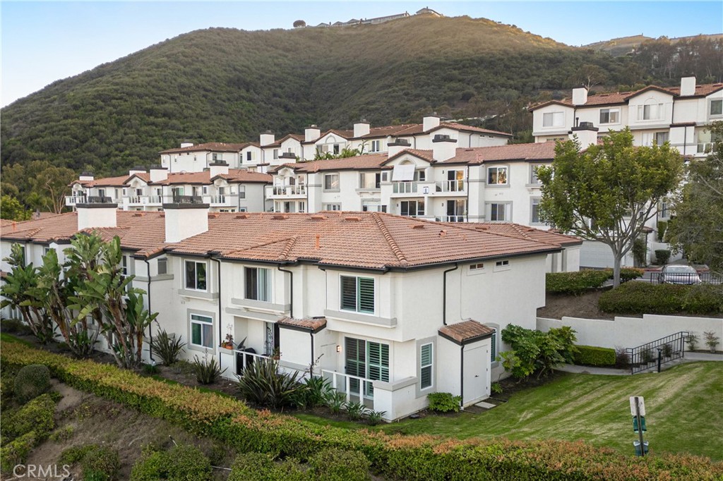 Coastal Living with Mountain Views in La Vista!
Welcome to 30902 Clubhouse Drive Unit 28F — a beautifully upgraded 2-bedroom, 2-bathroom single-story condo in the sought-after La Vista community of Laguna Niguel. This thoughtfully designed home boasts a bright, open floor plan with modern flooring, updated finishes, and abundant natural light throughout.
The spacious primary suite features a large closet and en-suite bath, while a second bedroom and full bath offer comfort for guests or flexible use as a home office. Step out onto your private balcony to enjoy tranquil greenbelt surroundings and panoramic views of the El Niguel Golf Course — a perfect setting for morning coffee or evening relaxation.
La Vista offers resort-style amenities including a sparkling pool, spa, fitness center, clubhouse, and BBQ area. This home includes a detached one-car garage and an additional assigned carport space.
Ideally located just minutes from Laguna Beach, Dana Point, coastal trails, and top-tier dining, shopping, and resorts, this is your opportunity to experience the best of South Orange County living.
Don’t miss out — this turnkey coastal gem won’t last long!