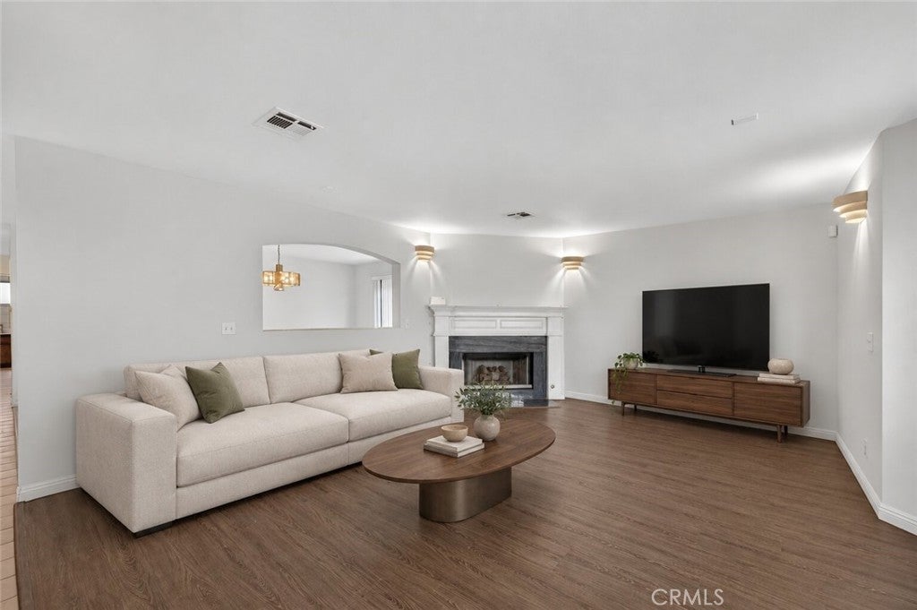 6212 N Burton