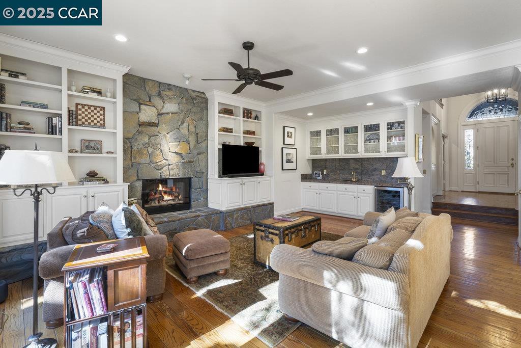 STONEGATE - Residential