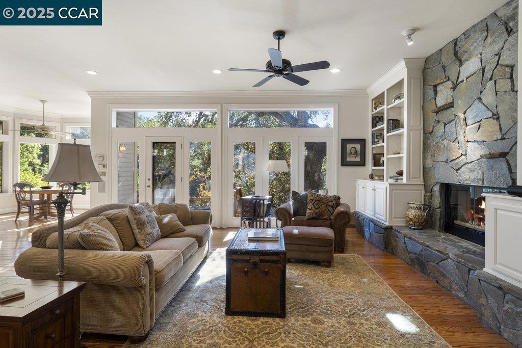 STONEGATE - Residential