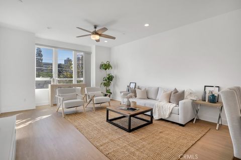 Photo of 10832 W Riverton Court, Toluca Lake, CA 91602 (MLS # SR26088747)