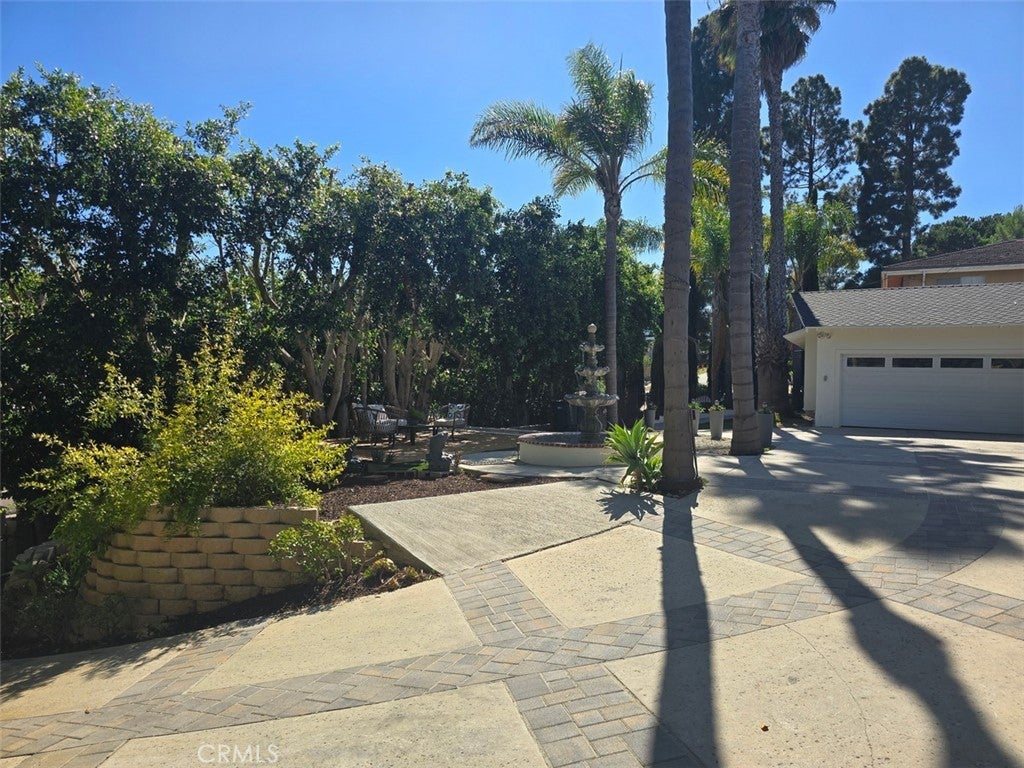 3 SADDLEBOW Lane