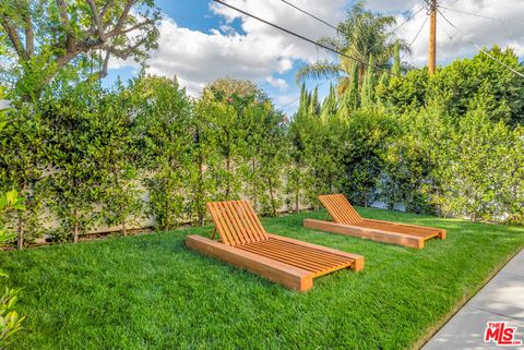 Tiny photo for 5935 Yarmouth Avenue, Encino, CA 91316 (MLS # 25621083)