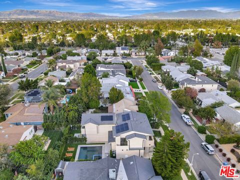 Tiny photo for 5935 Yarmouth Avenue, Encino, CA 91316 (MLS # 25621083)