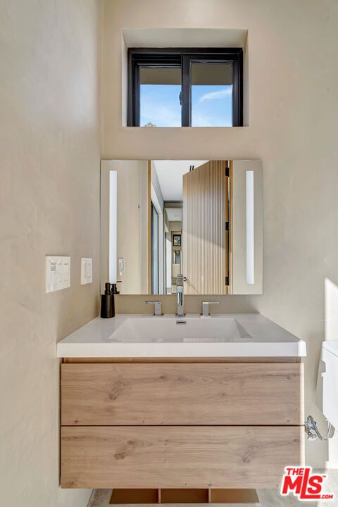 Tiny photo for 5935 Yarmouth Avenue, Encino, CA 91316 (MLS # 25621083)