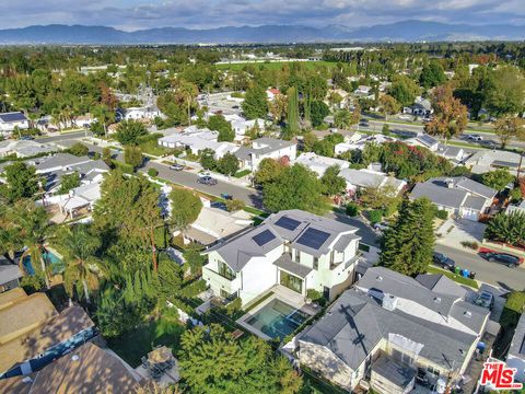 Tiny photo for 5935 Yarmouth Avenue, Encino, CA 91316 (MLS # 25621083)