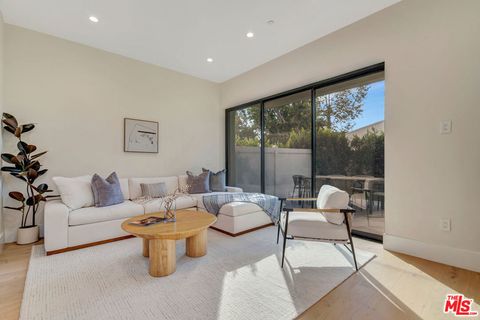 Tiny photo for 5935 Yarmouth Avenue, Encino, CA 91316 (MLS # 25621083)