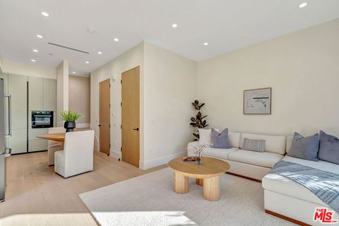 Tiny photo for 5935 Yarmouth Avenue, Encino, CA 91316 (MLS # 25621083)