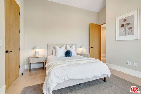 Tiny photo for 5935 Yarmouth Avenue, Encino, CA 91316 (MLS # 25621083)