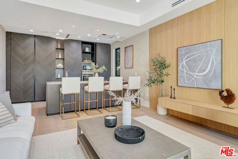 Tiny photo for 5935 Yarmouth Avenue, Encino, CA 91316 (MLS # 25621083)