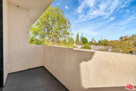 Tiny photo for 5935 Yarmouth Avenue, Encino, CA 91316 (MLS # 25621083)