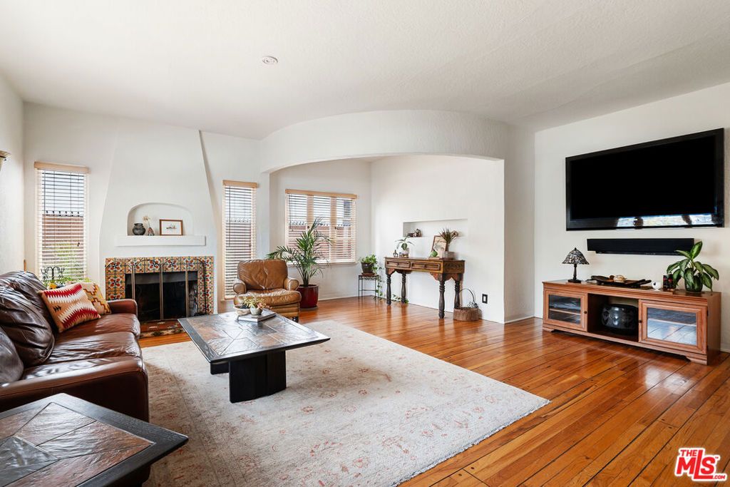 Photo of 4333 Vantage Avenue, Studio City, CA 91604 (MLS # 26731233)