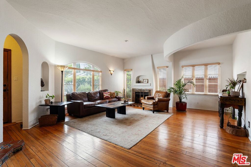 Photo of 4333 Vantage Avenue, Studio City, CA 91604 (MLS # 26731233)