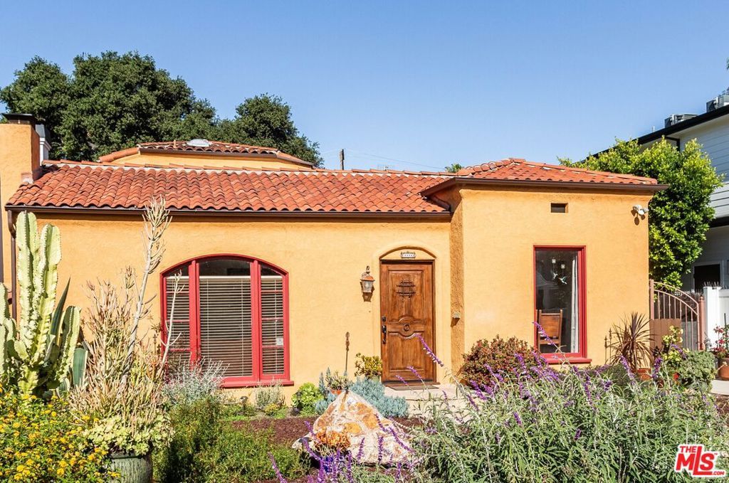 Photo of 4333 Vantage Avenue, Studio City, CA 91604 (MLS # 26731233)