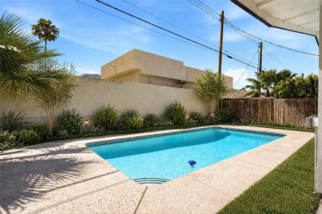 54105 Avenida Mendoza