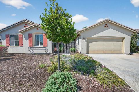 Photo of 35277 Goldthread Lane, Murrieta, CA 92563 (MLS # NDP2603353)