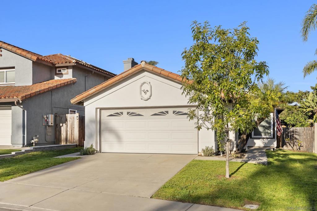 1733 Avenida Segovia