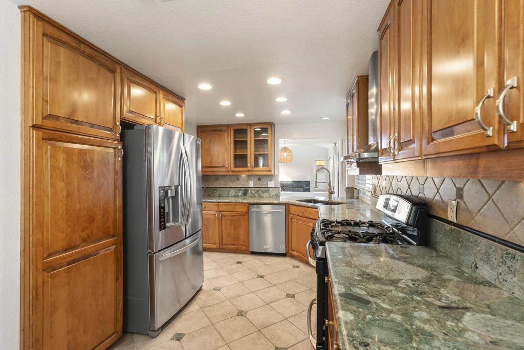 1733 Avenida Segovia