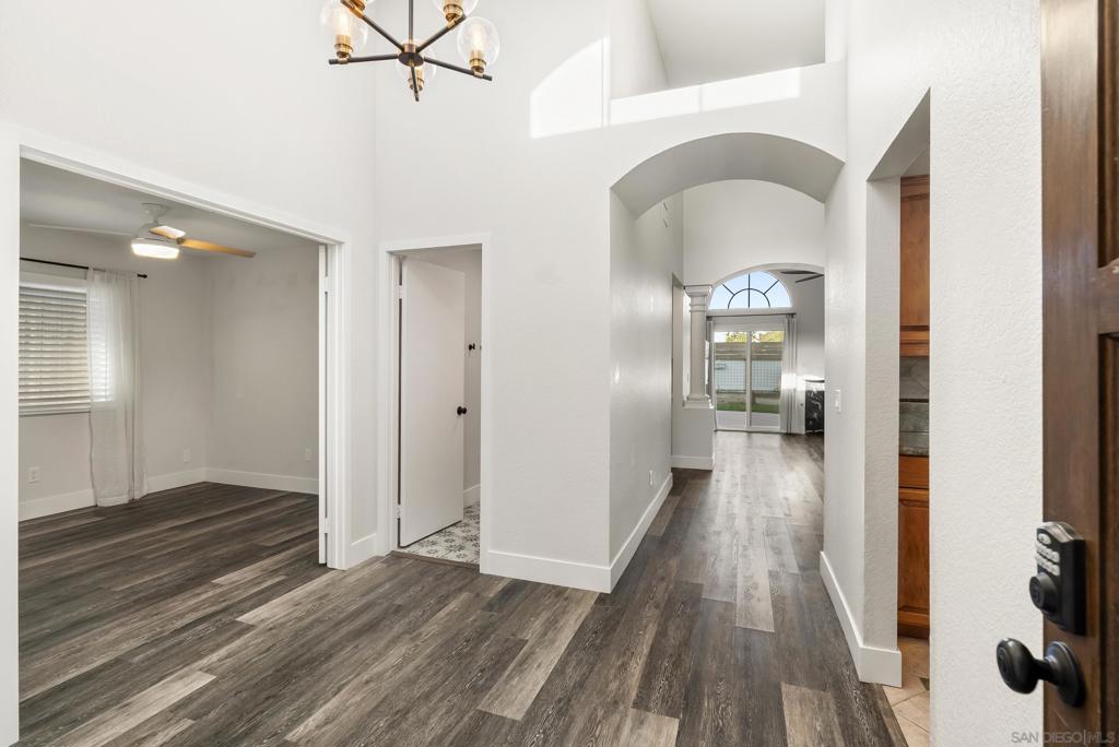 1733 Avenida Segovia