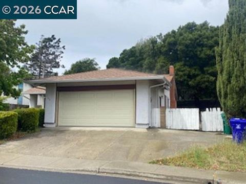 Photo of 2152 Blue Jay Cir Cir, Pinole, CA 94564 (MLS # 41131961)