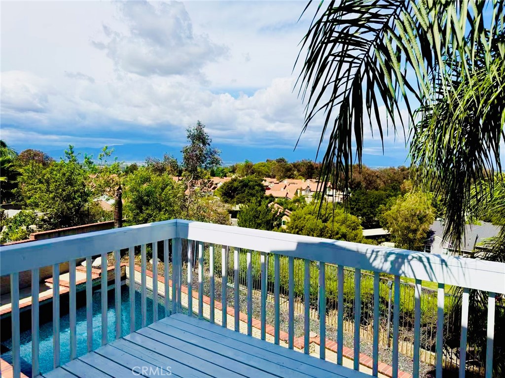 15657 Ladera Vista Drive