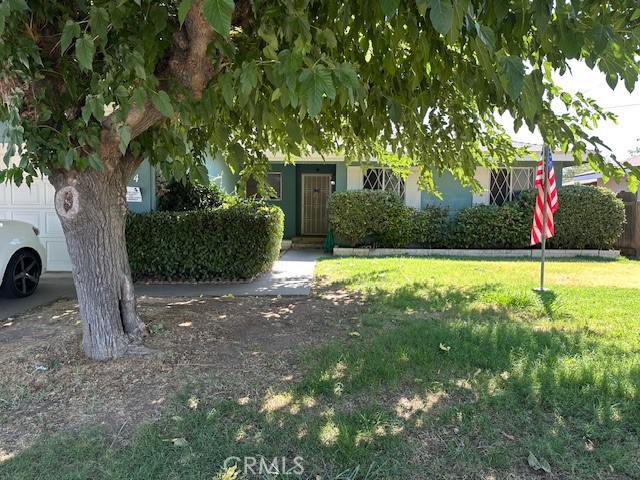 Charming North Merced Home
A 3 Bedroom, 2 bathroom home with 1,478 sq ft. of living space on a spacious lot 7,131 sq ft. This home features a cozy fireplace and functional kitchen with a breakfast nook. Enjoy a low-maintenance backyard, central HVAC and a 2-car garage.
Conveniently located near UC Merced, shopping centers, parks and schools. A great opportunity to live in a quiet, established neighborhood.