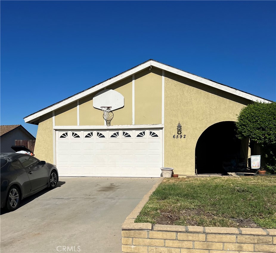 Charming 4 bedroom, 2 bath single story home. Enjoy laminate and carpet flooring, granite counters, spacious lot and so much more. Conveniently located close to shopping, restaurants, schools, parks and easy freeway access.