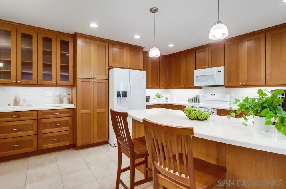 San Diego, California 92129, United States, 5 Bedrooms Bedrooms, ,2 BathroomsBathrooms,Residential,Active,219013