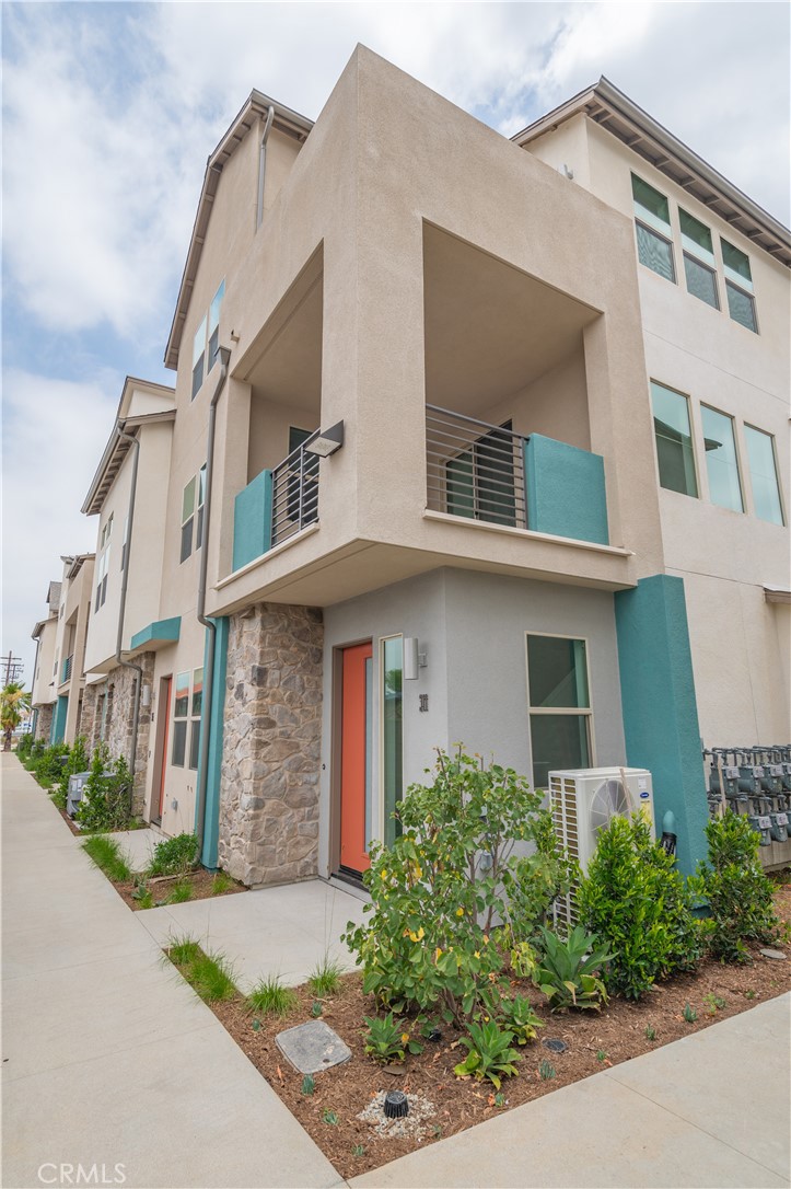 Brand New Home for Lease!
Roller Shades for window will be installed. Refrigrator, washer and drier are included !
Welcome to this top-floor, end-unit offering 1,540 sq. ft. of luxurious living space. The second floor is the heart of the home. Head upstairs to find a spacious great room and dining area that open to a beautiful covered deck. The gourmet kitchen includes a pantry and a central preparation island with dual sinks overlooking the great room. It features full overlay, frameless flat panel contemporary maple cabinetry with knobs, granite slab countertops with your choice of 6" backsplash, and a GE stainless steel premium appliance package.
This floor also boasts two additional full bedrooms, a large primary suite, and plenty of space to unwind in comfort and style. The primary suite includes a generously sized walk-in closet and a stunning, spa-like bathroom with dual sinks, a walk-in shower, and a bathtub. This plan offers your choice of welcoming tile at the entry, kitchen, bathrooms, and laundry, Kohler plumbing features, and much more!
