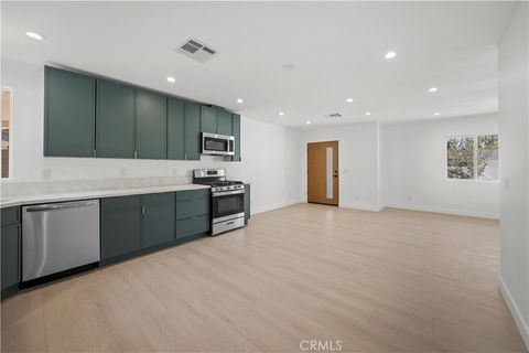 Photo of 6946 Amestoy Avenue, Lake Balboa, CA 91406 (MLS # SR26025503)