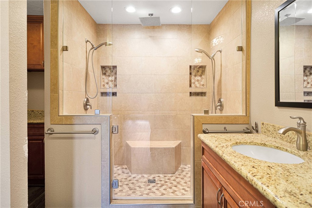 13435 Spring Valley