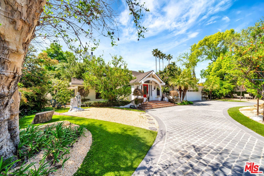 5441 Calvin Avenue