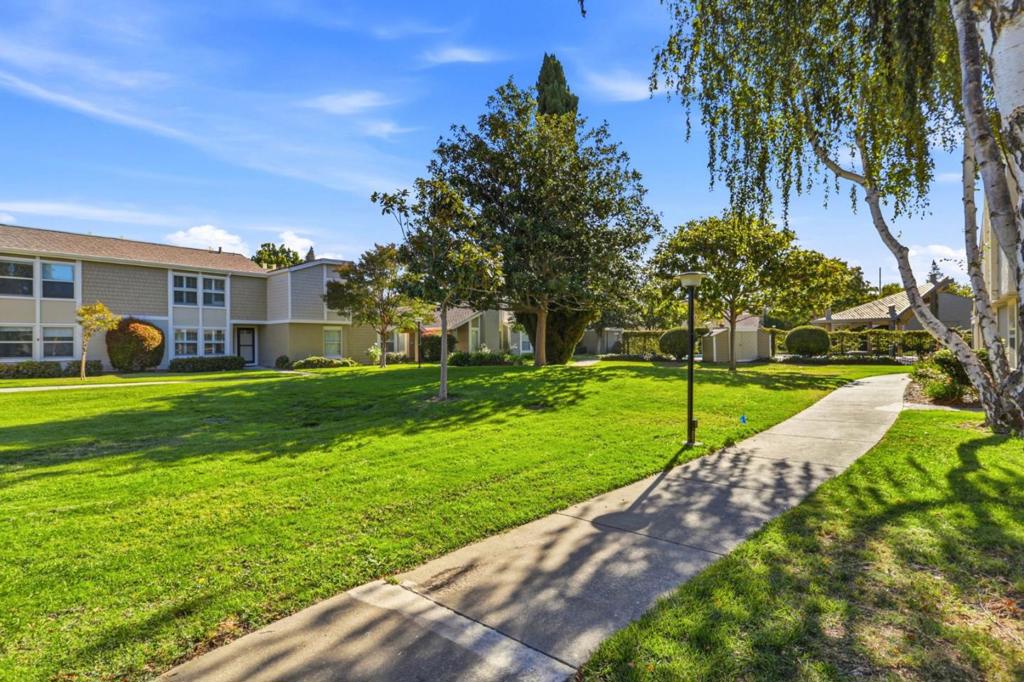 2214 Saint Claire Court