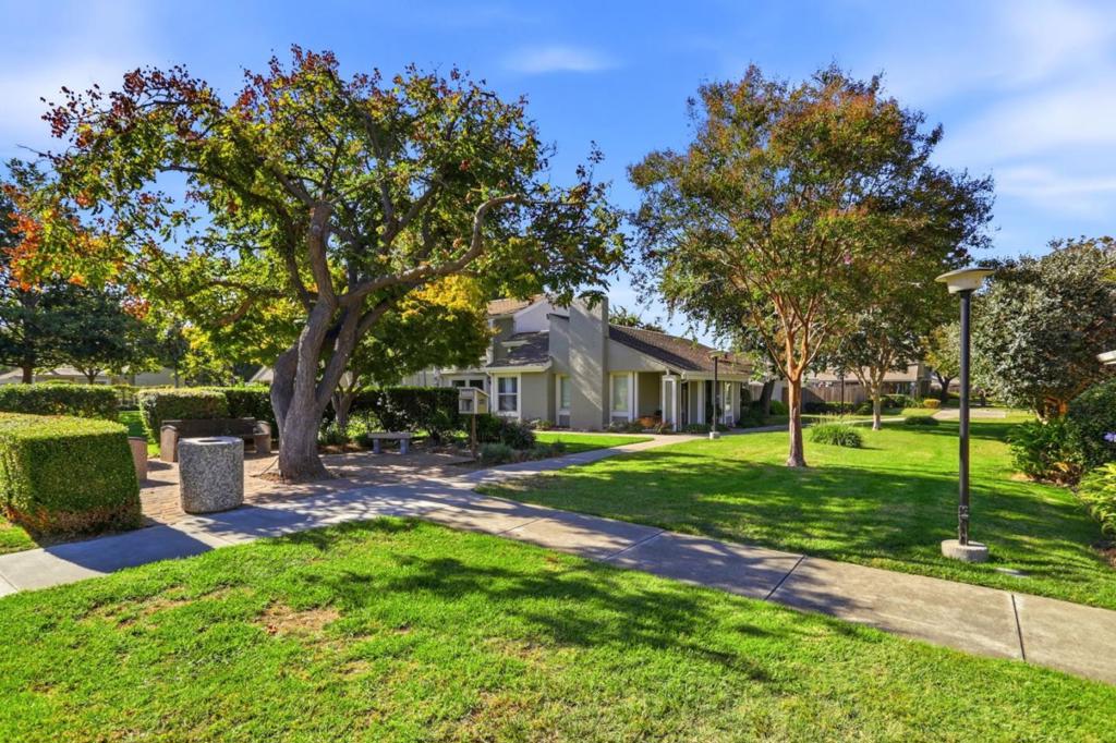 2214 Saint Claire Court
