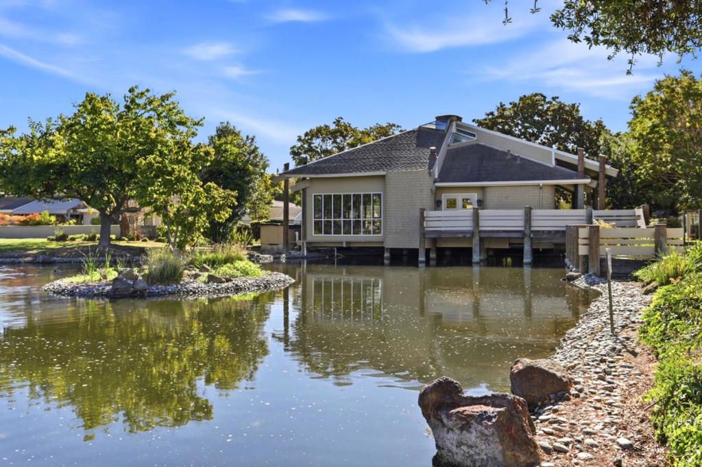 2214 Saint Claire Court