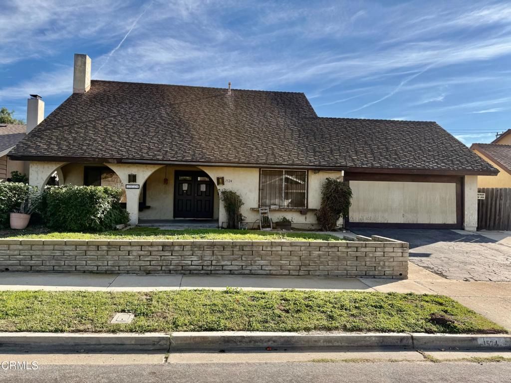 Photo of 1524 Lyndhurst Avenue, Camarillo, CA 93010 (MLS # V1-34167)