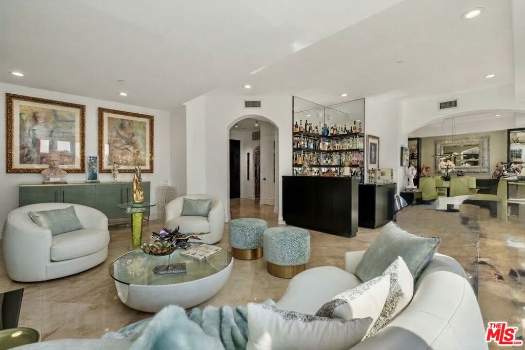 137 S Spalding Drive 401