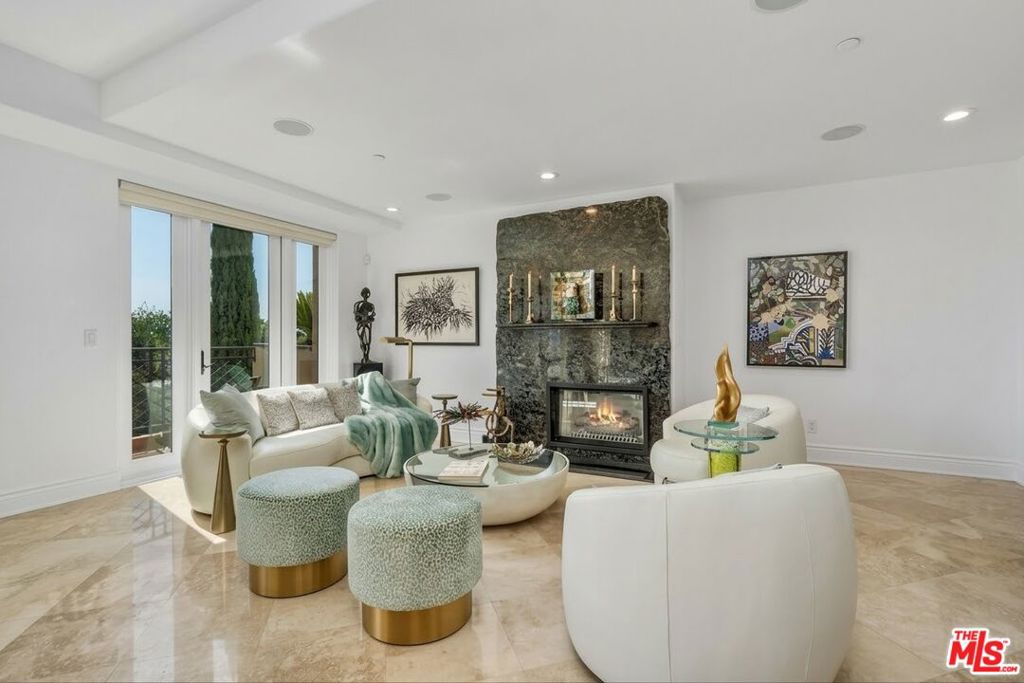 137 S Spalding Drive 401