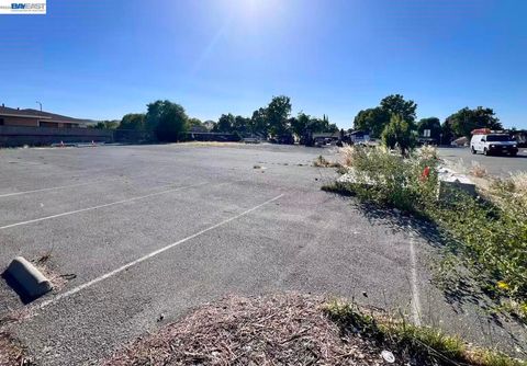 Photo of 3745 Railroad Ave, Pittsburg, CA 94565 (MLS # 41132234)