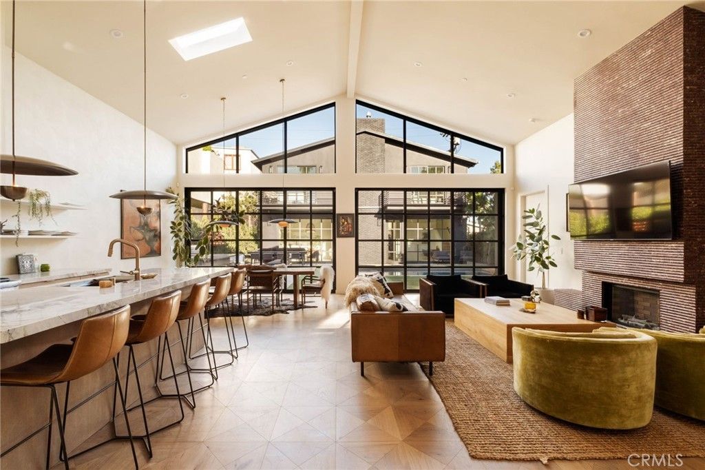 Photo of 354 5th, Venice, CA 90291 (MLS # SB26019073)