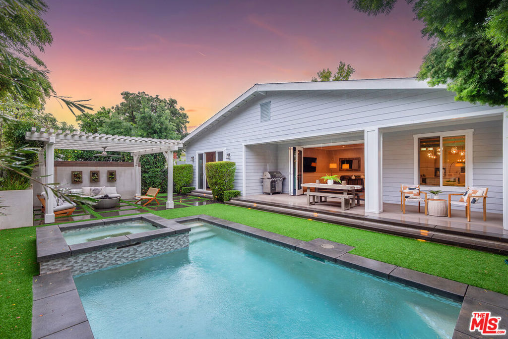 4616 Ventura Canyon Avenue