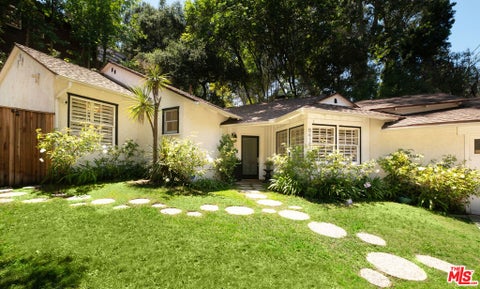 Photo of 8418 Lookout Mountain Avenue, Los Angeles, CA 90046 (MLS # 26871861)