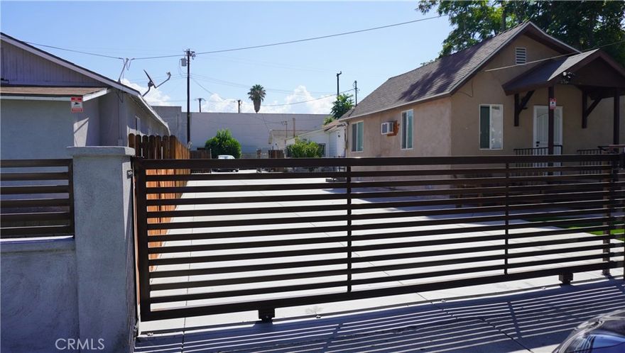 Detached one-bedroom, 1-bath home with private yard. Newly painted and new flooring. The yard features new concrete, secured fencing, and plenty of room to enjoy. Conveniently located near dining, shopping, and essential services. This property is just a 5-minute drive from Hemet Global Medical Center.