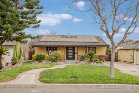 Photo of 1420 N Frederic St, Burbank, CA 91505 (MLS # SR26022973)